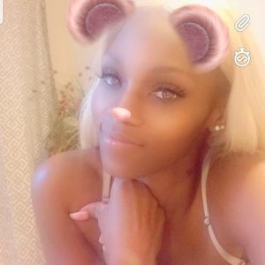 Meet your Posher, Carla